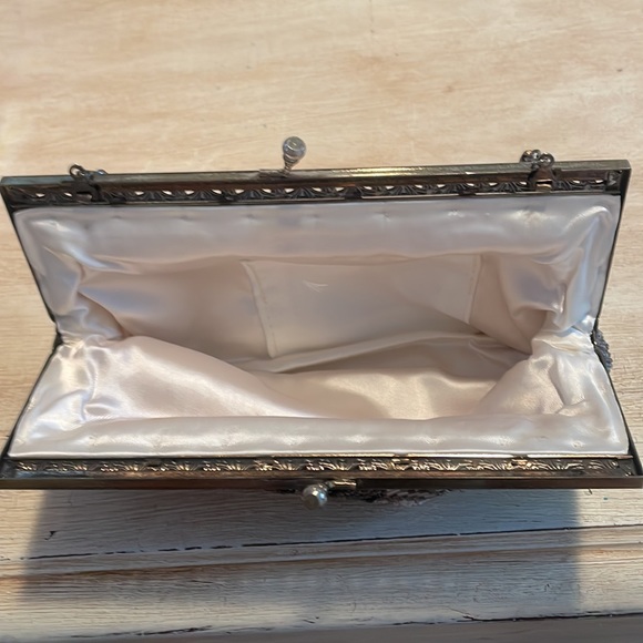 Vintage beaded gold & silver evening bag with touch of red - Picture 2 of 2